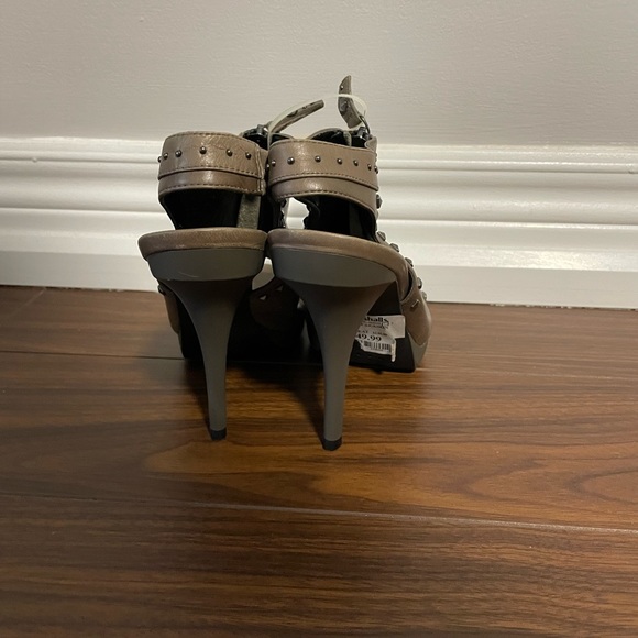Makowsky heels. - Picture 2 of 3